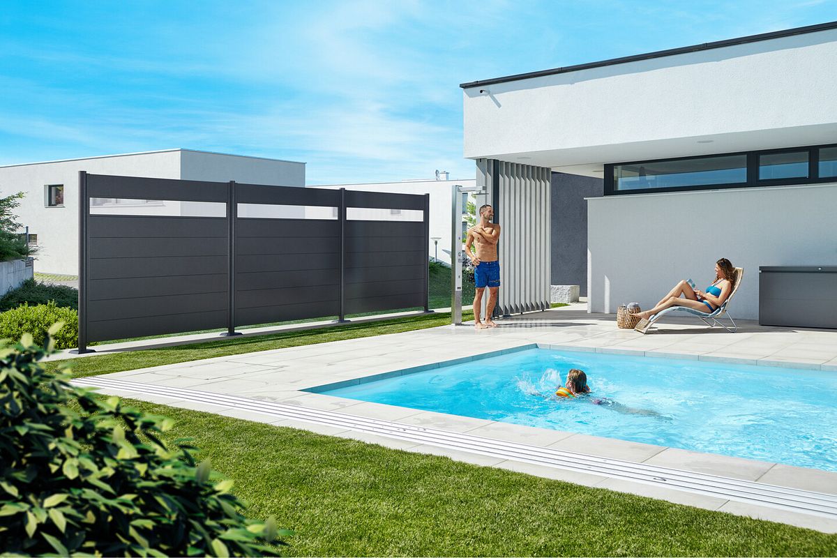 Sichtschutzzaun am Pool