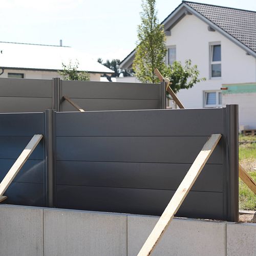 Montageanleitung: Sichtschutzzaun von Biohort