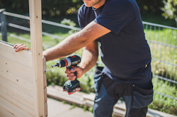 Montage-Service Stelzenhaus Karl inkl. Montage von Zubehör, Dacheindeckung, Pfostenanker und Beton